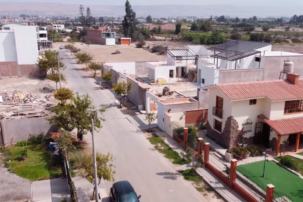 Instalación de arboles para condominio en Pocollay Tacna